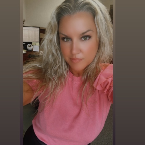 Meet your Posher, Kelli - Picture 1 of 1